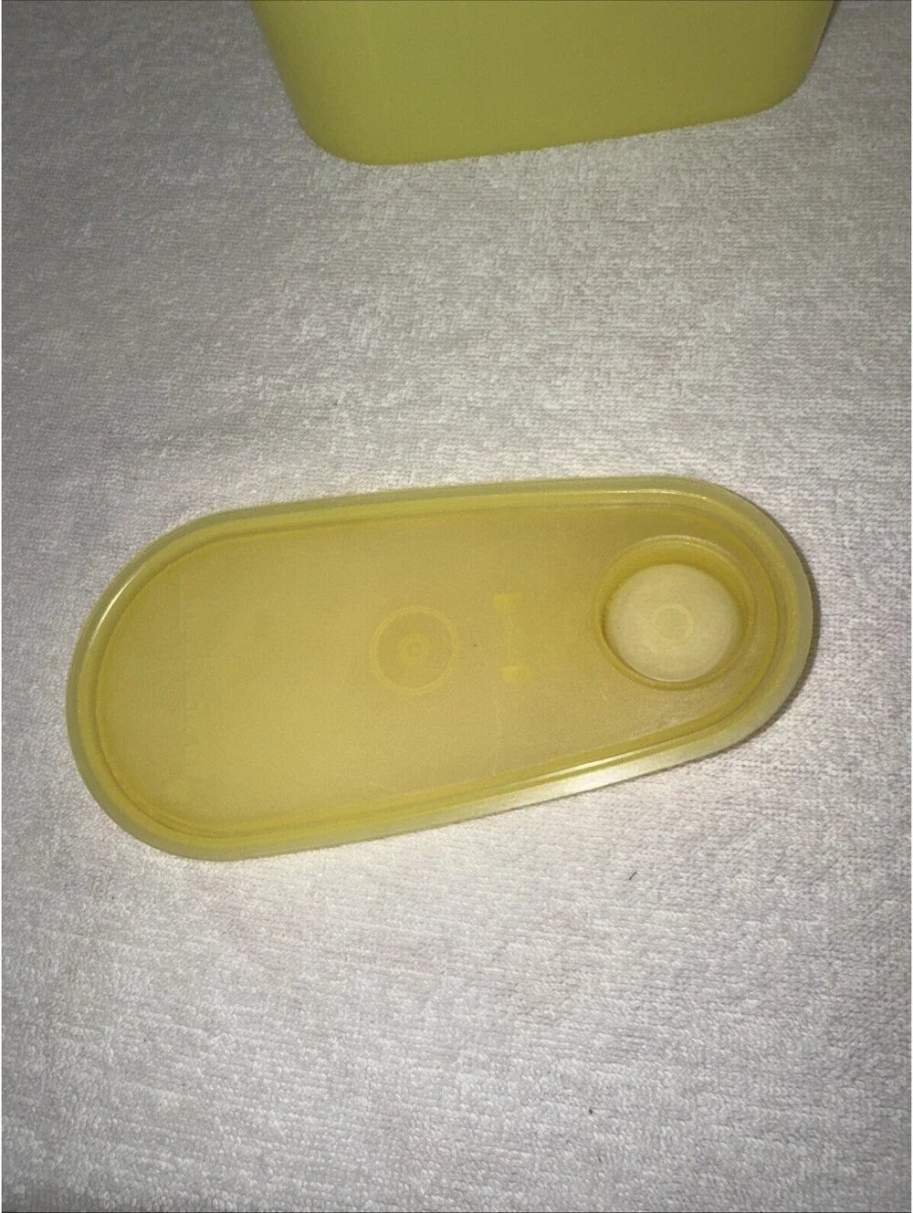 Tupperware vintage Beverage Buddy Yellow Color 1 Quart